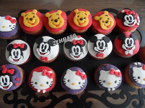 cupcakes,kinder cupcakes,cocuk kupkekleri,miky mouse,minnie mouse,hellokity