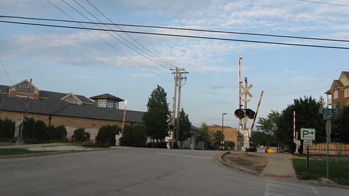 The Osterman Avenue railroad crossing.  Deerfield Illinois.  August 2012. by Eddie from Chicago