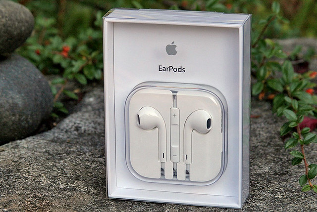 Apple iPhone 5 EarPods Review