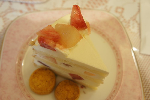 桃のショートケーキ。