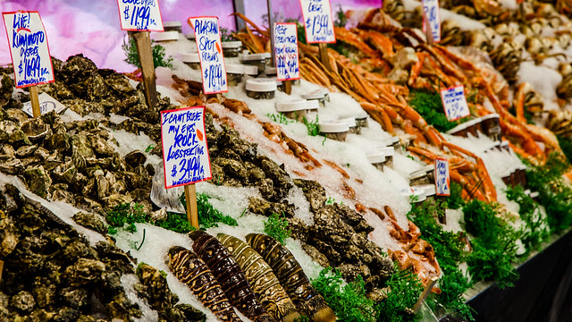 Pike Place Market [EOS 5DMK2 | EF 24-105L@105mm | 1/50s | f/6.3 | ISO400]