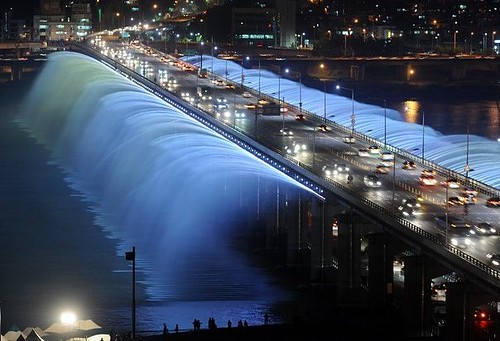 .jpgBanpo Bridge in Seoul, South Korea