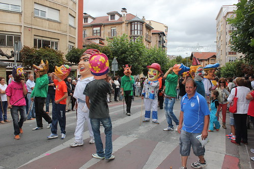 Cabezudos en Reinosa Fiestas San Mateo 2012 durante el desfile de carrozas