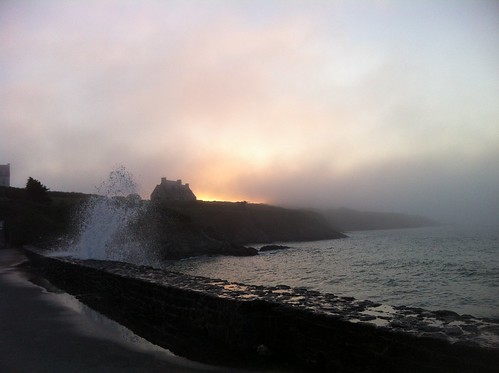 Saint Lunaire - High tide and mist. by despod