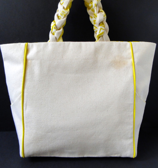 36 Piped + Pocketed Tote