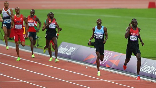David Rudhisa gana los 800 metros y rompe record mundial
