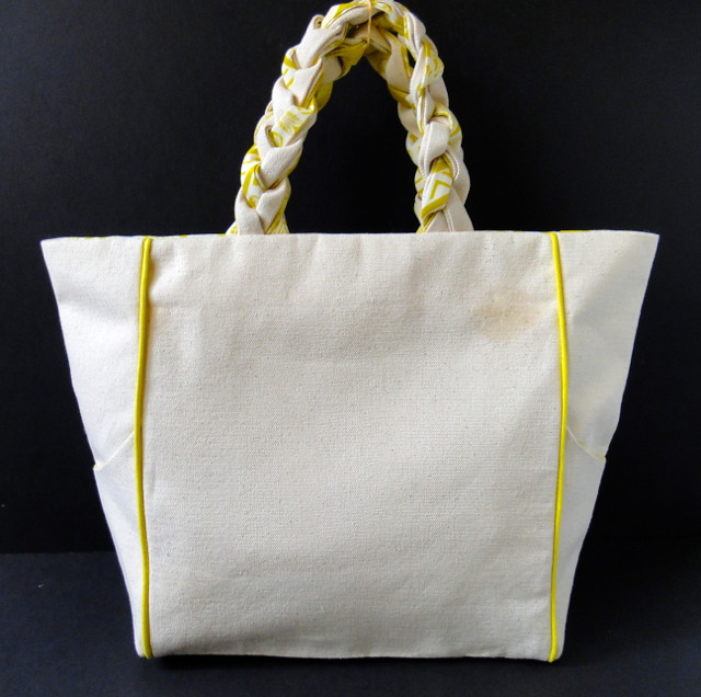 32 Piped + Pocketed Tote