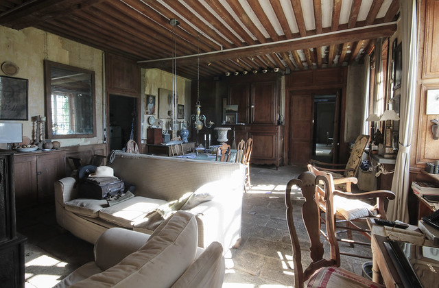 Le Château - living room