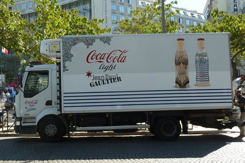 Paris Ad Truck van pub Coca Cola by descartes.marco