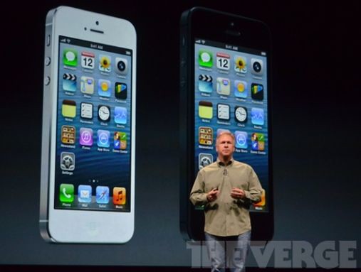 iPhone 5 в белом и черном
