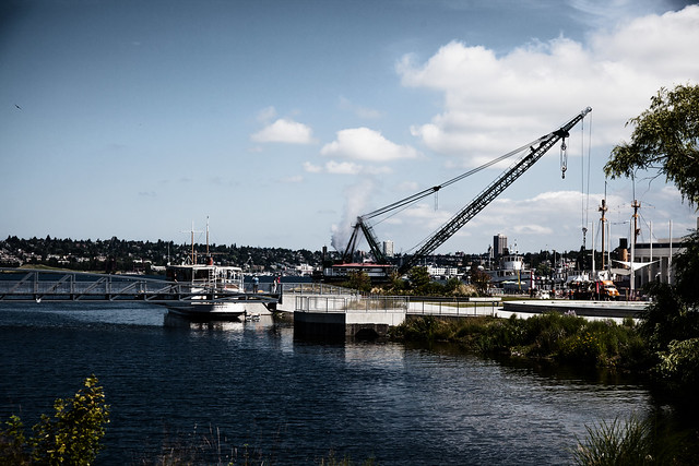 Seattle Waterfront
Docks [EOS 5DMK2 | EF 24-105L@97mm | 1/1600s | f/5.6 | ISO200]