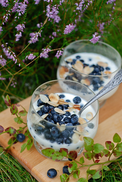 blueberries with amaretto and sour cream sauce