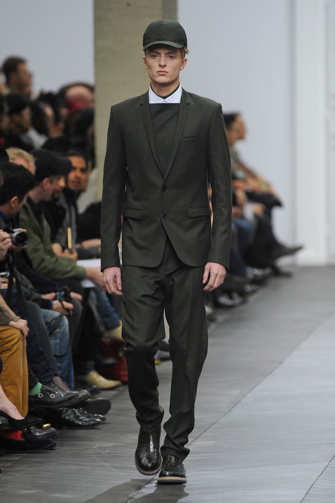 Max Rendell3022_FW12 Paris Dior Homme(fashionising.com)