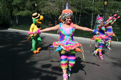 Soundsational Parade - Pinata Performers