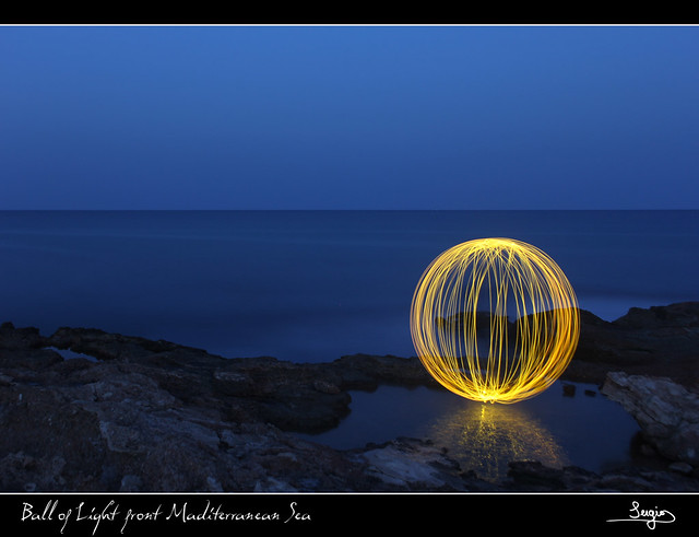 Ball of Light front a Peñiscola Coast