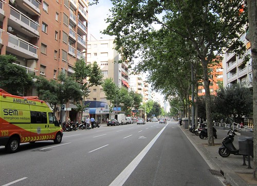 バルセロナの新市街の通り　2012年6月7日18:21 by Poran111