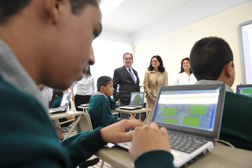 Arranca el Ciclo Escolar 2012-2013 con 18 nuevas escuelas y la entrega de más de medio millón de uniformes gratuitos