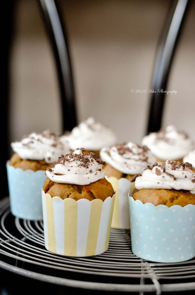 Carrot cupcakes - cream cheese frosting