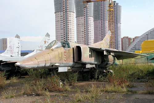 MiG-27D 51 red
