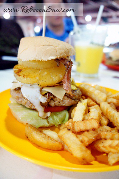 peter's kitchen pork burger - asia cafe puchong-001