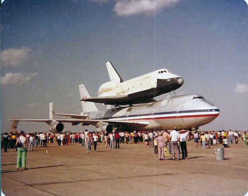 Shuttle_Enterprise_at_Ellington_Airfield_1978_4