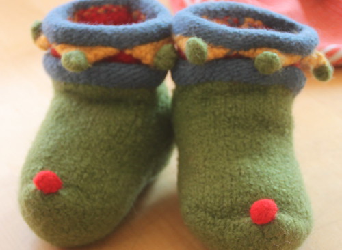 successfully finishd: felted slippers for the boys.