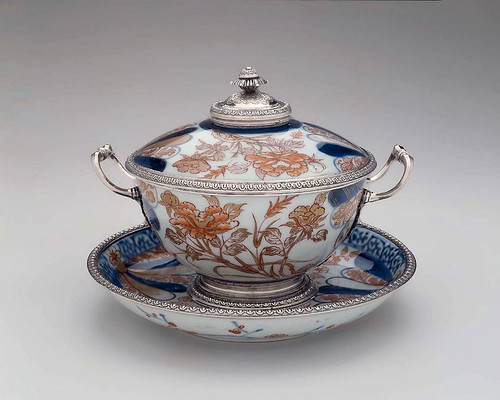 002- Bowl con tapa y plato-1717-1722-Francia-© 2012 Museum of Fine Arts Boston