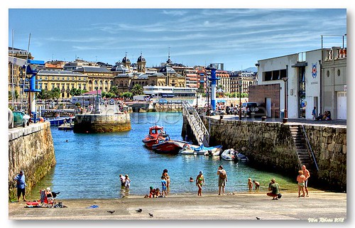 Pequeno porto de San Sebastian by VRfoto