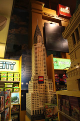 Lego Chrysler Building @ Toys \"R\" Us