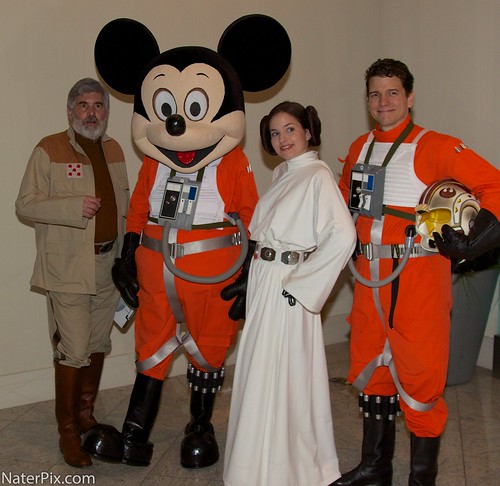 DragonCon 2012 - Rebel pilot Mickey, Princess Leia