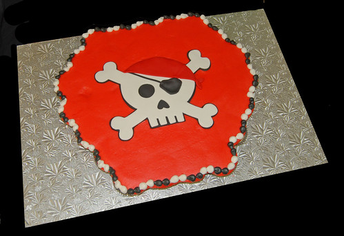 pirate skull cupcake cake for 4th birthday celebration