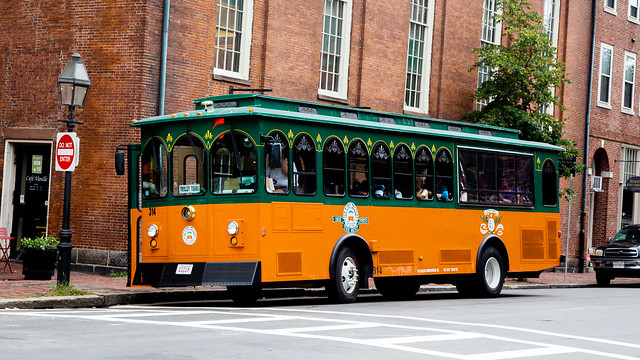 Boston Tour bus [EOS 5DMK2 | EF 24-105L@60mm | 1/250s | f/7.1 | ISO400]
