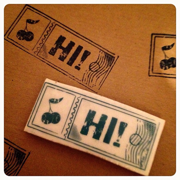 I've seen lots of people #rubberstamp #brown #packaging #wrappingpaper    thatI had to try it too and it look great so will definitely do it again. #hi #blue #urbanstamp #ticket