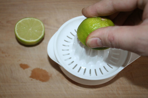 17 - Limone auspressen / Squeeze lime