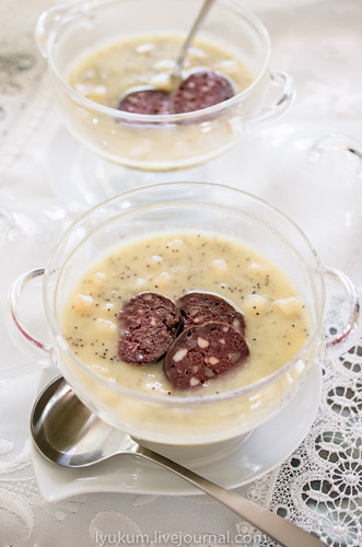 Potato Soup with Smoked Apples with Poppy Seeds and Blood Sausage