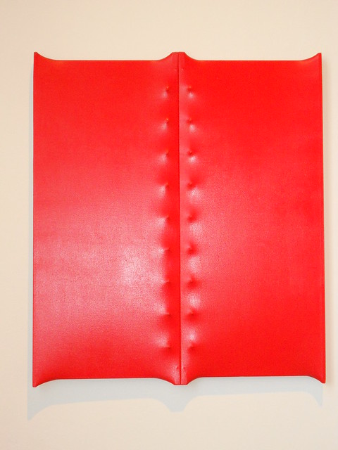 Enrico Castellani - Superficie rossa, 1962 - Collezione Prada