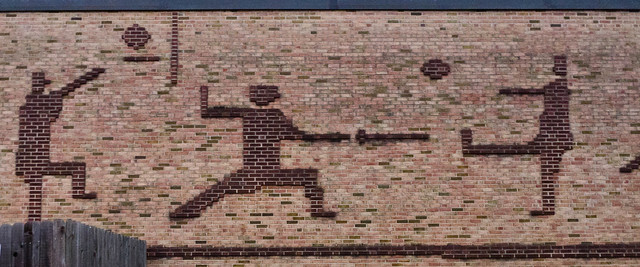 An interesting situation whereupon a bricklayer and an artist fall in love playing an old Atari game and then are asked to create a wall sculpture at the local YMCA.