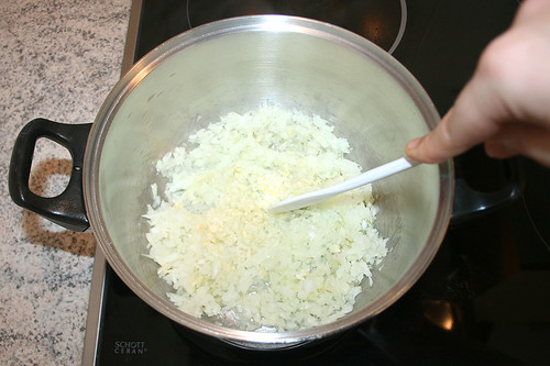 26 - Zwiebeln & Knoblauch andünsten / Braise onion & garlic