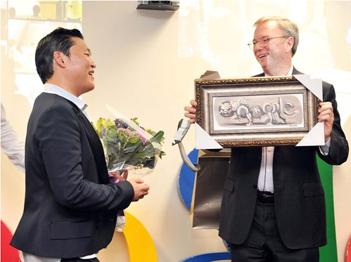 Psy dan Eric Schmidt bertemu di kantor Google di Korea Selatan
