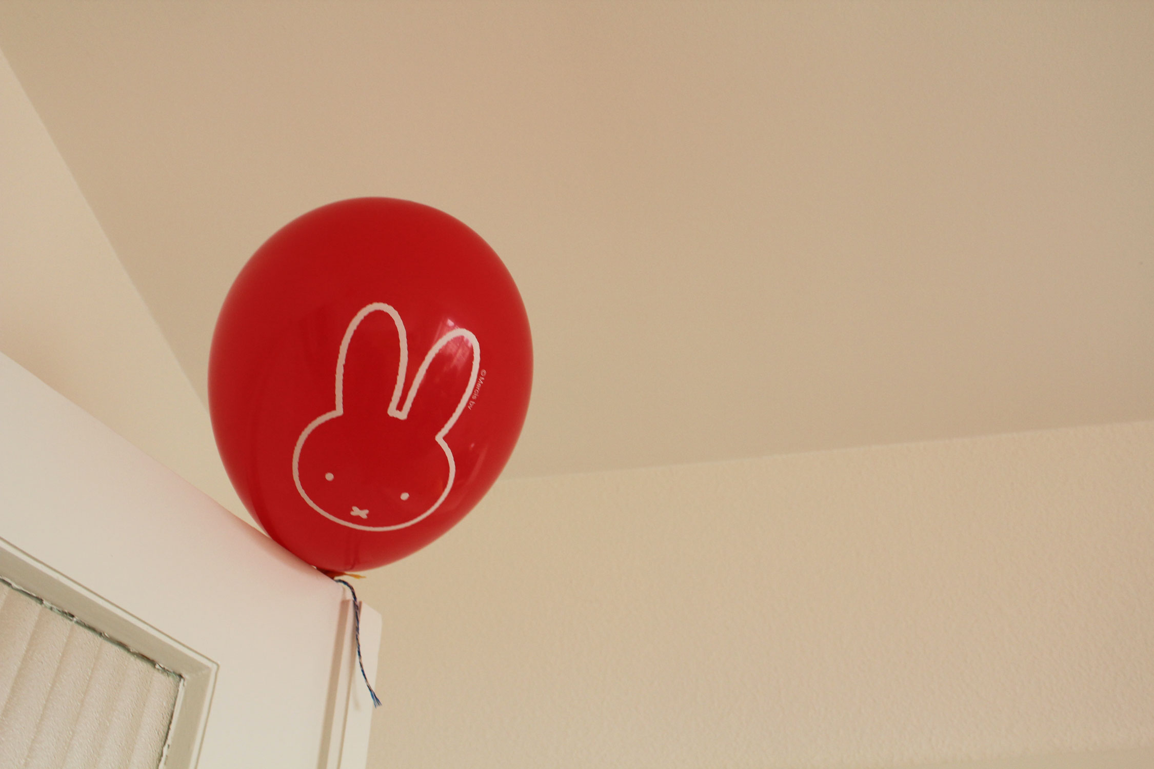 vee-1year-party-balloon