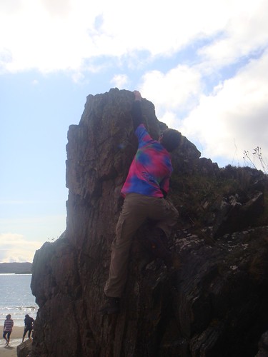 Bouldering on the rocks at Gaineamh Mhor beach, Gairloch