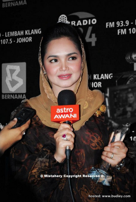 Siti Nurhaliza Terima Anugerah Ikon Hiburan BERNAMA Radio 24