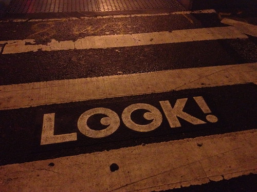 横断歩道の注意書きが可愛かった。