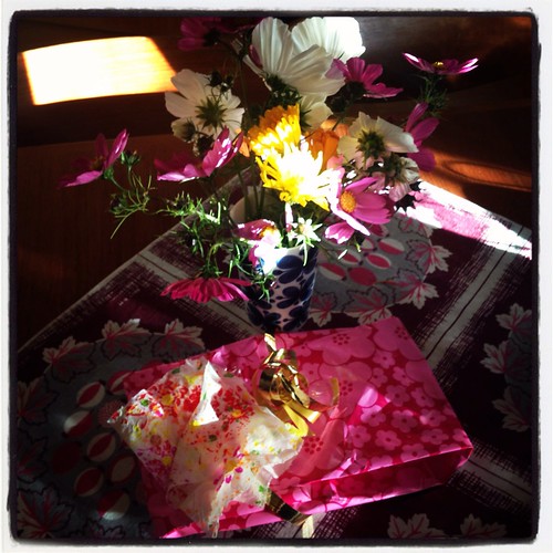 Blommor och paket från Klara