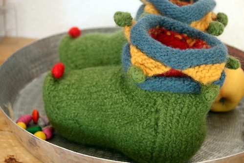 successfully finishd: felted slippers for the boys.