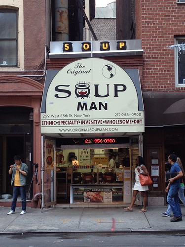 「SOUP MAN」の「O」がスープ鍋に。