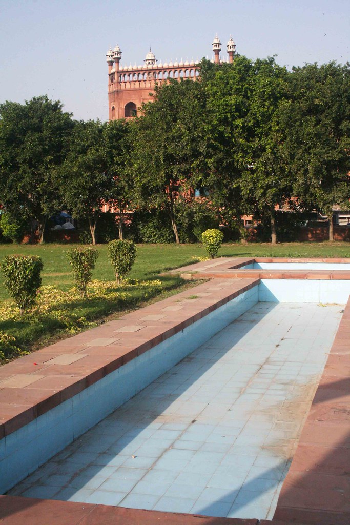 City Monument – Maulana Azad’s Tomb, Near Meena Bazaar
