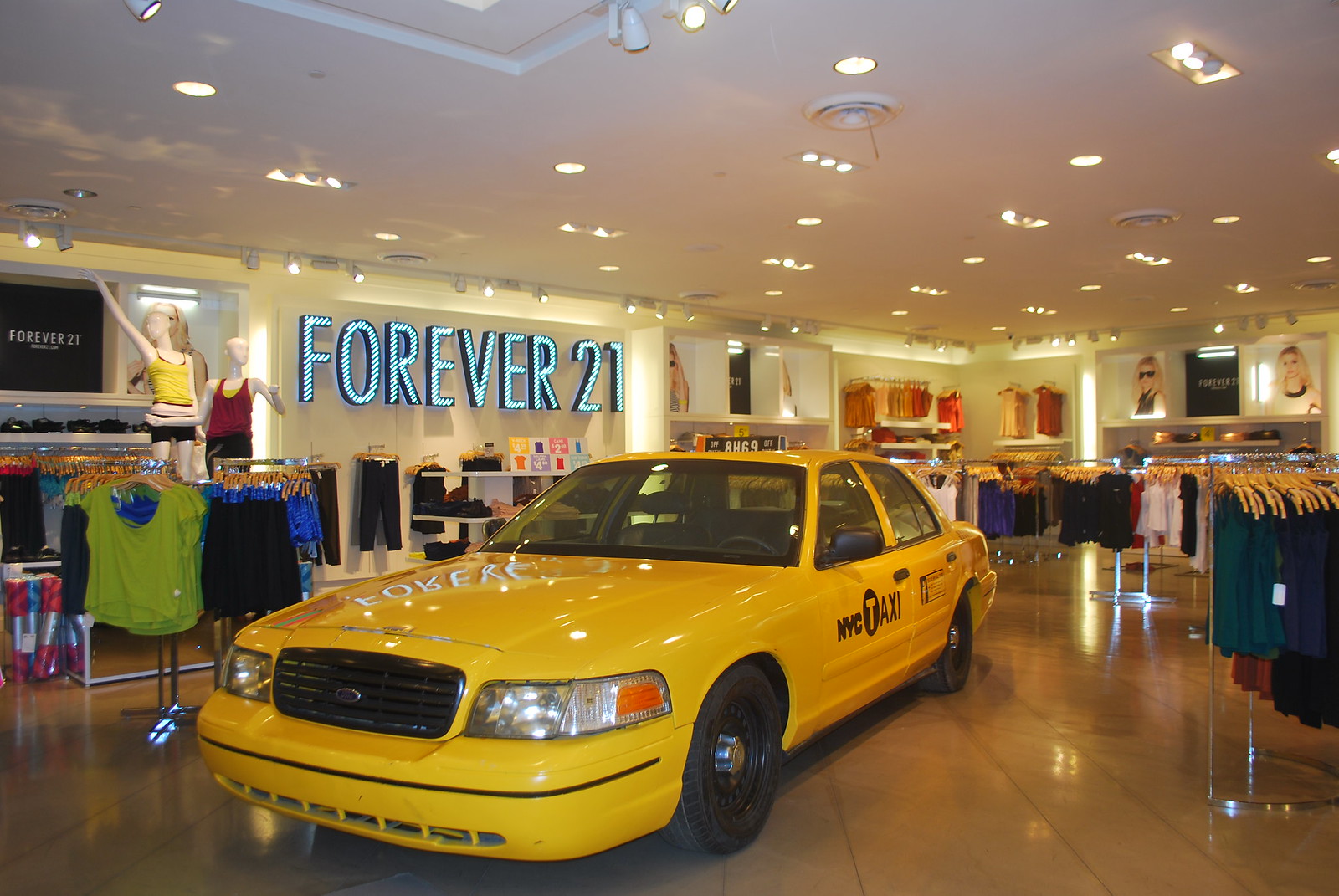 BIGGEST FOREVER 21 IN NYC