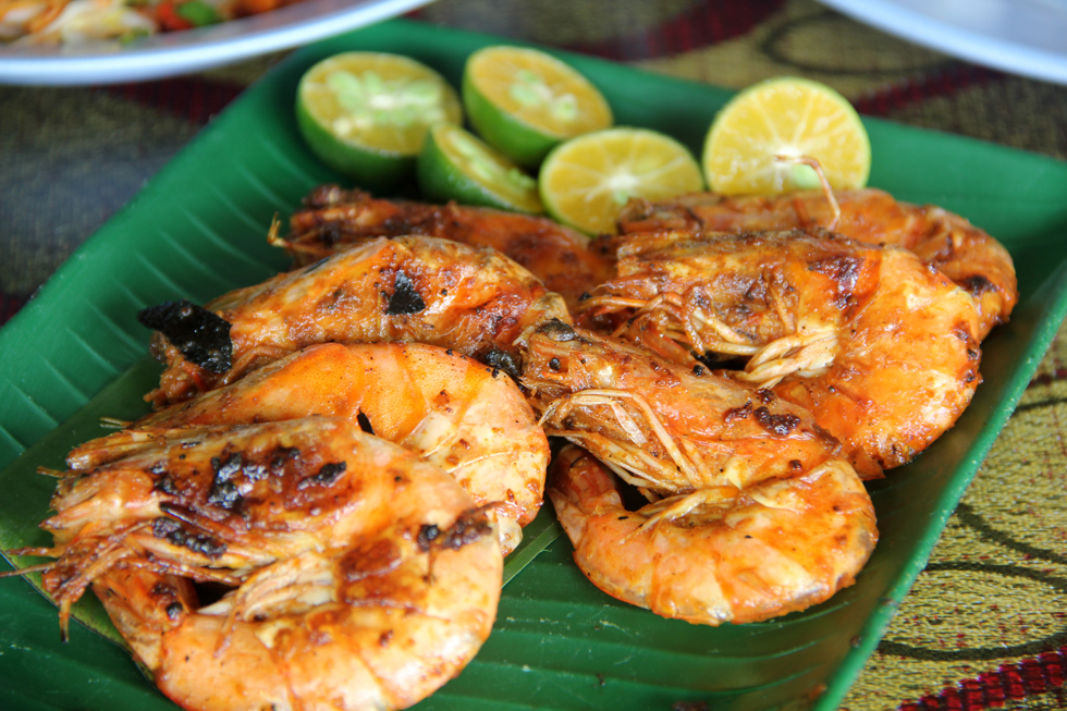Grilled shrimp in sambal chili sacue