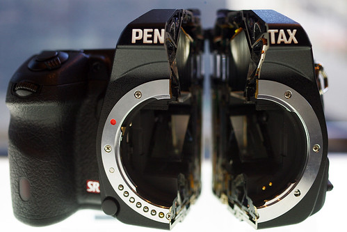 PENTAX-K-5IIs-04cut-model